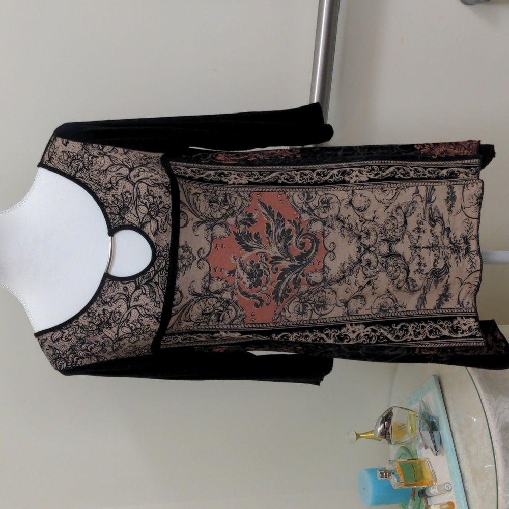 Skinny Minnie Small 3/4 sleeves stretch tunic. EUC